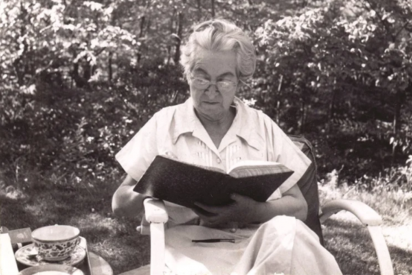 A esquerda tradicional e a poética social de Gabriela Mistral