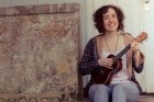 Ana Larousse lança CD de estreia e fala sobre chegadas, partidas e solidão