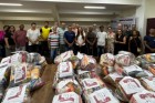 Clube dos Funcionários distribui cerca de 5 toneladas de alimentos second