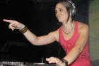 DJ Karinee agita a The Gaarden nesta sexta-feira