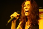 Malu Rocha canta clássicos do samba e choro no Sesc Barra Mansa