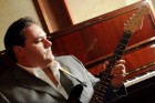 Gustavo Andrade faz show no Black Jack nesta terça-feira