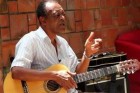 Zezinho da Guitarra é a atração no Brasador nesta segunda-feira