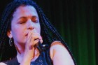 Pocket show com Carina Sandré no Literarte Café