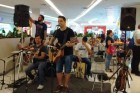 Banda Pub 77 faz show no Sider Shopping