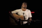 Emmanoel Floriano faz show no Pianos Beer