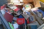 Livros no lixo