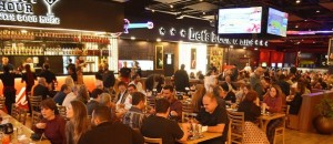Personalidades, políticos e convidados especiais marcam presença na inauguração do Rock & Ribs em Volta Redonda first