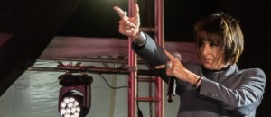 Fernanda Abreu Detona o frio em show na Praça Brasil first