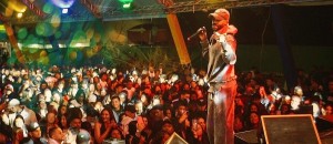 Príncipe esbanja carisma e simpatia em Show no Park da Copa first