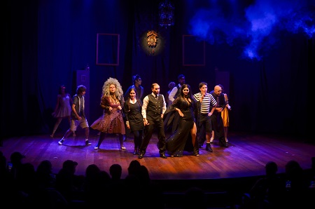 0A Familia Addams Arte in Foco