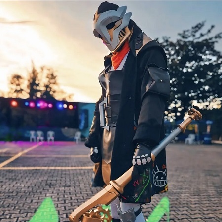 0Cosplayer Thompson