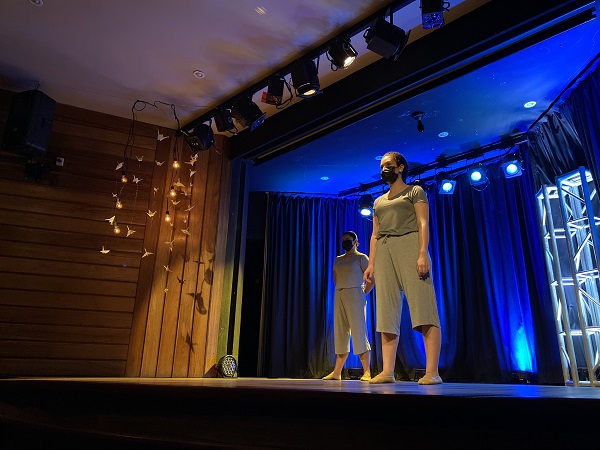 LARISSA E MARIA EDUARDA - IPHONE 11 - FOTO PASSAGEM