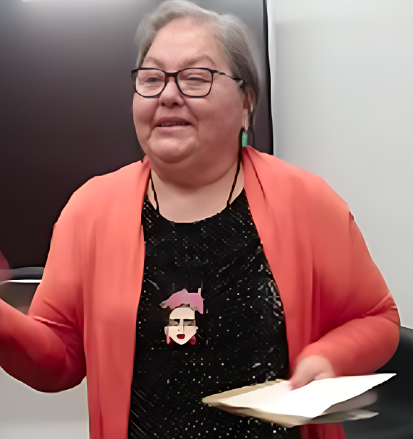 Sonia Cardoso declamando_imgupscaler.ai_v1(Fast)_2K